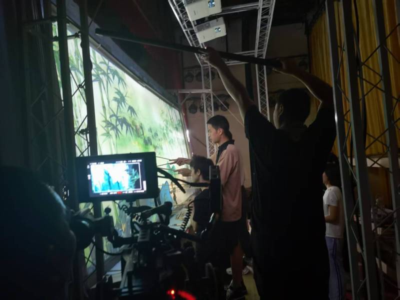 张家界TVC拍摄公司：美妆时尚造梦师，雕琢细节中的高级质感