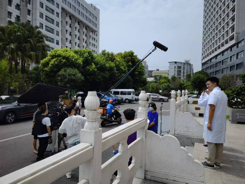 张家界广告片拍摄公司低成本实现高规格制作的诀窍